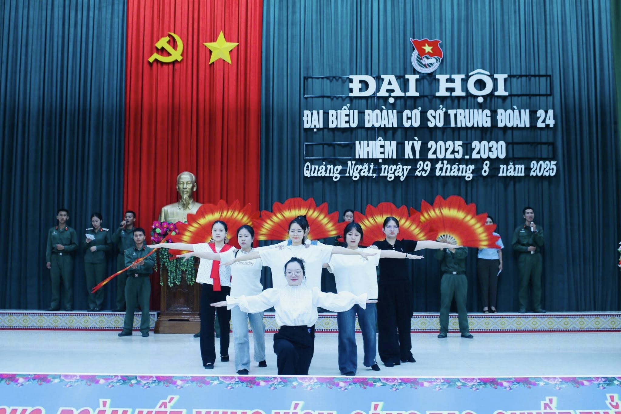 Văn nghệ Đại hội