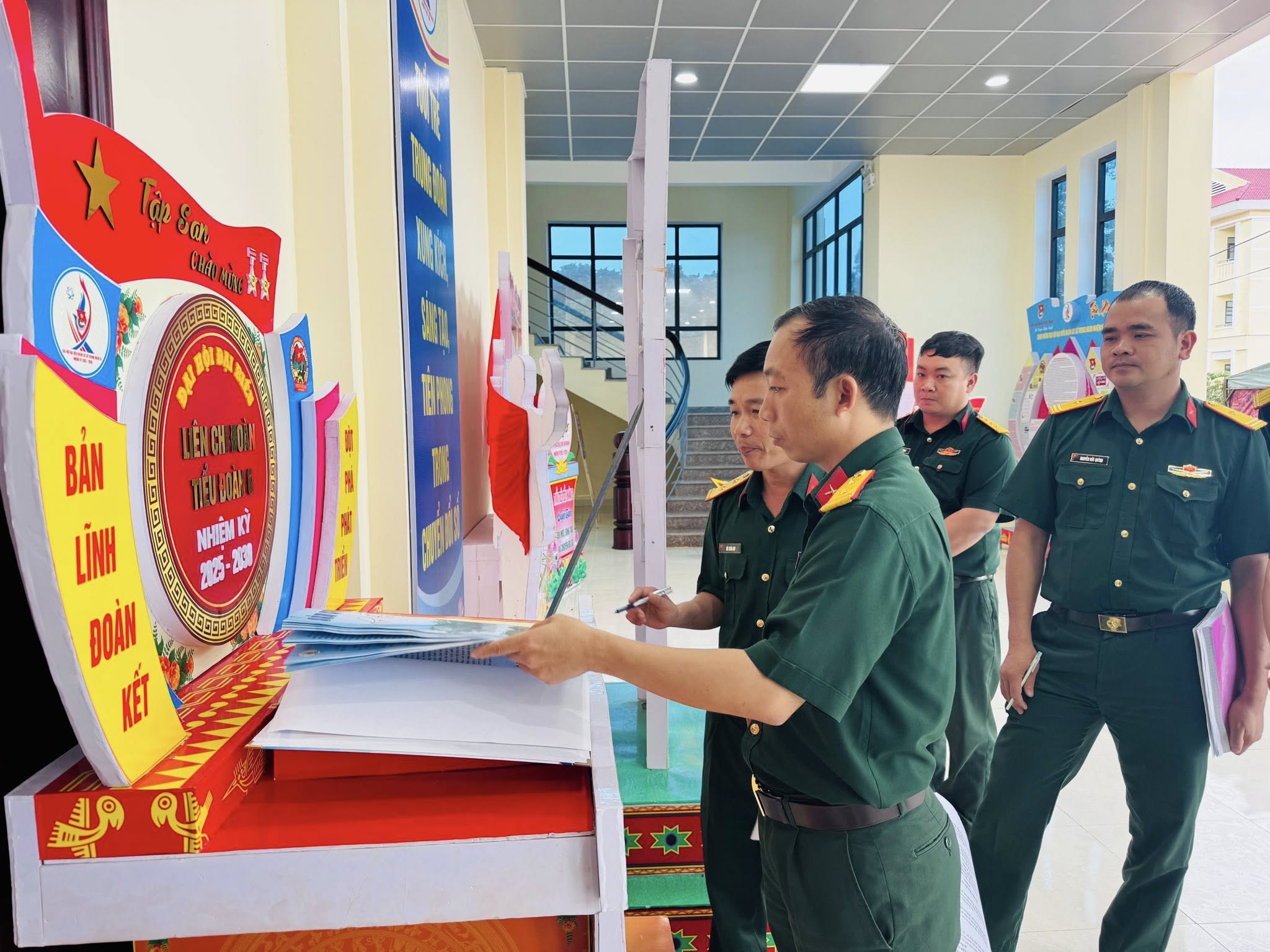 Thăm Quan Đại hội