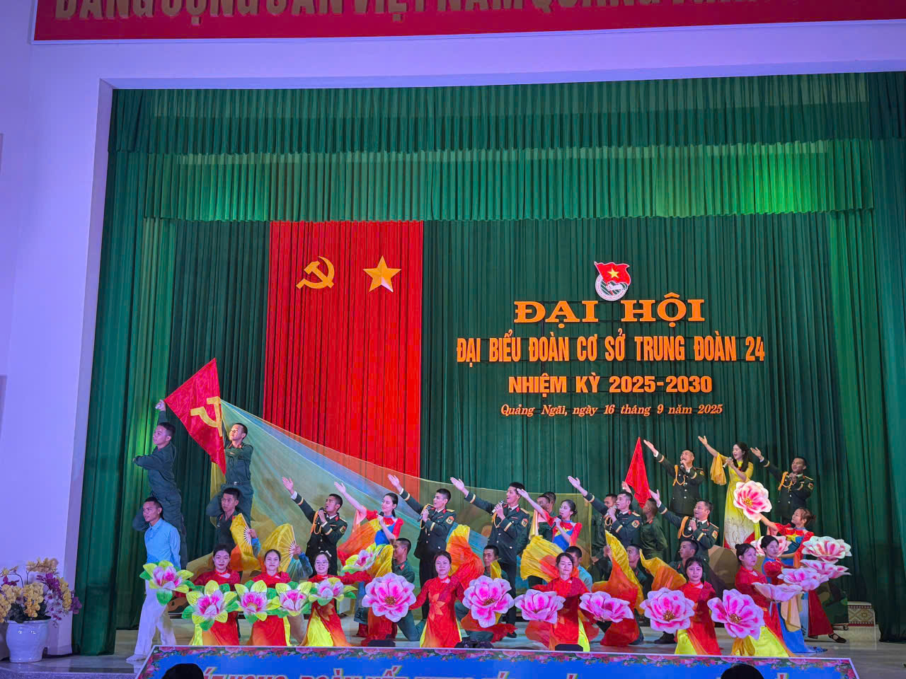 Văn nghệ Đại hội